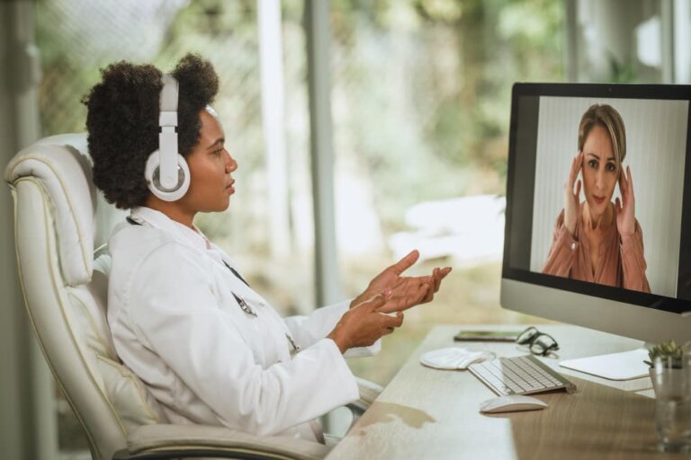 How can image to text software help therapists hypnotes